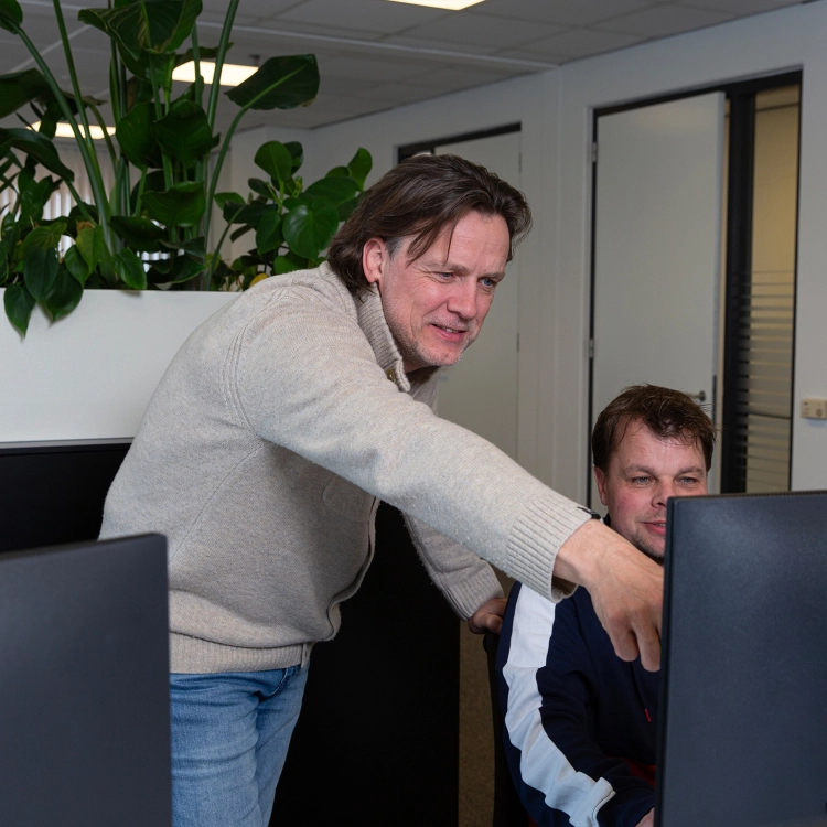 _K2A7884-liggend-bureau-achter-heinenoord